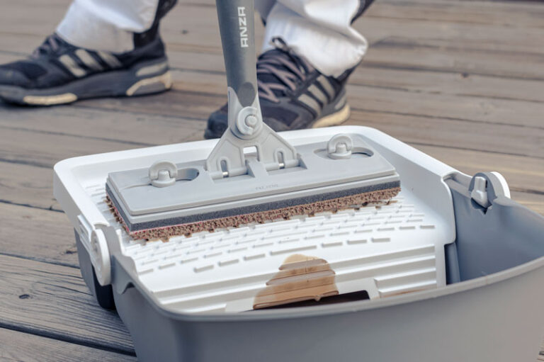 Olja altan med Anzas altanverktyg för en enkel och jämn applicering