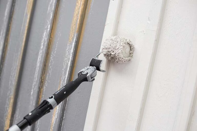 Målar om huset med roller