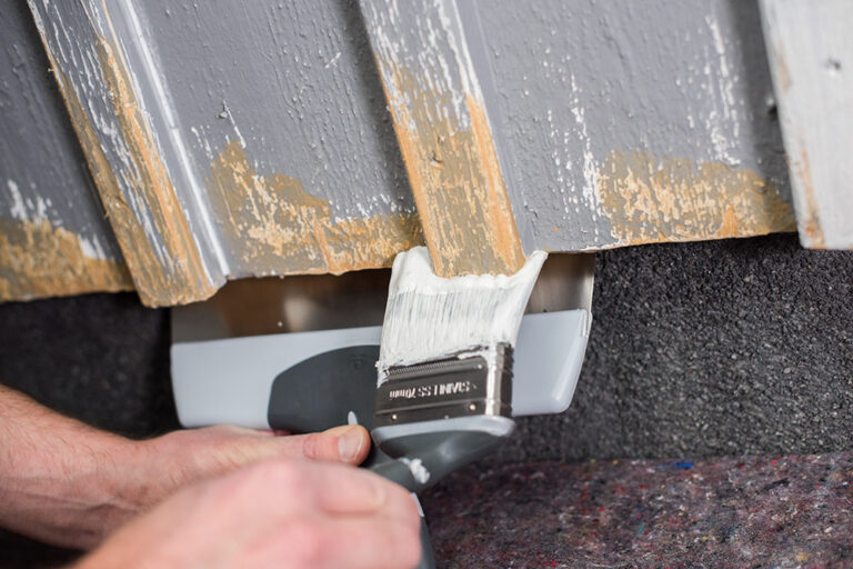 Grundmålning av fasad innan du ska måla hus