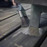 Elite-puuöljysivellin puuhuonekalujen tai -terassien yksityiskohtien sivelemiseen.