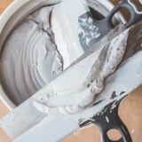 Leveä tasoitus lastalla