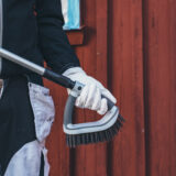 Jatkettava lankaharja, joka voidaan kiinnittää jatkokahvaan.